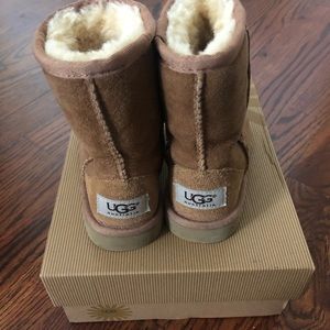 Kids Ugg’s toddler size 9